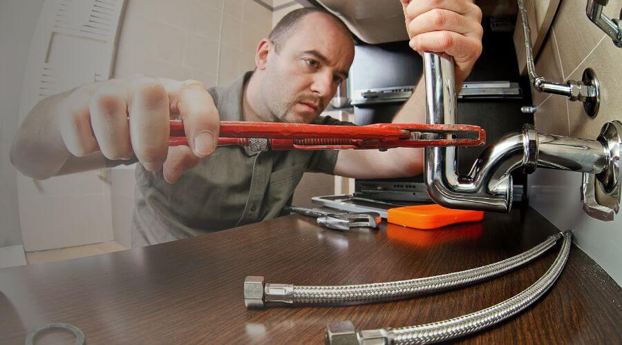Expert burst pipe repair services in Novelty, MO